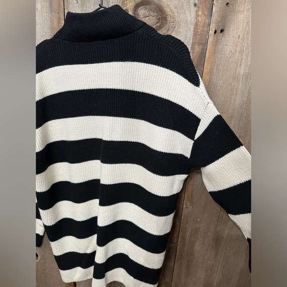 Express Striped Ribbed Quarter Zip Tunic Sweater in Black Cream Size Medium - Picture 10 of 17